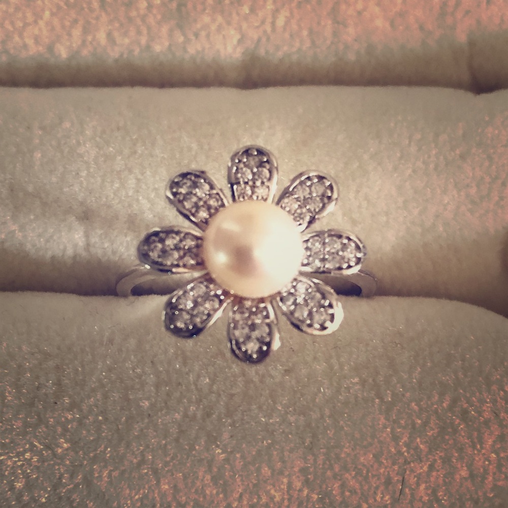 Driving Miss Daisy Ring Vantel Pearls